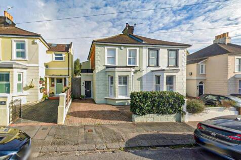 St Leonards-on-sea, TN37 - property photo