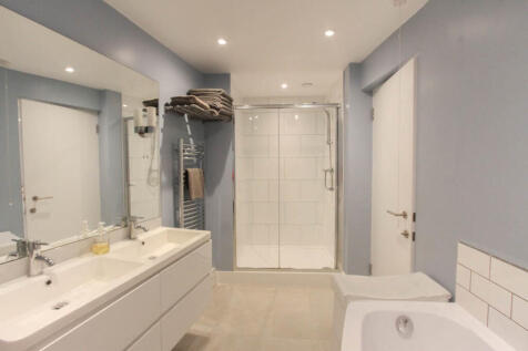 bathroom 2.jpeg