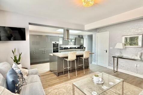 KITCHEN/DINING/FAMILY ROOM