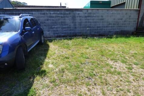 COMMUNAL PARKING
