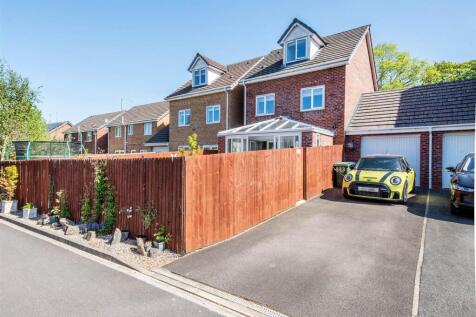 Driveway/Garage
