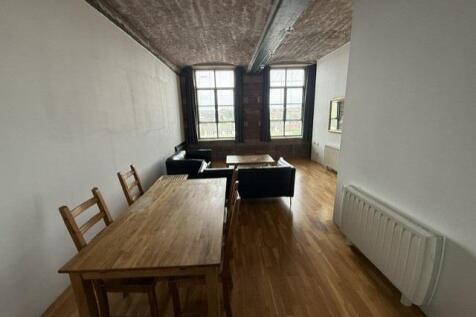 OPEN PLAN LOUNGE-DINING