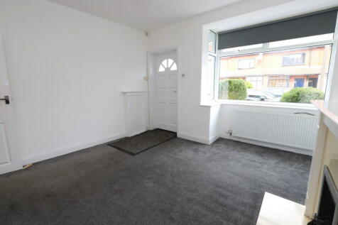St. James Avenue, Bury, BL8 1TD photo 4