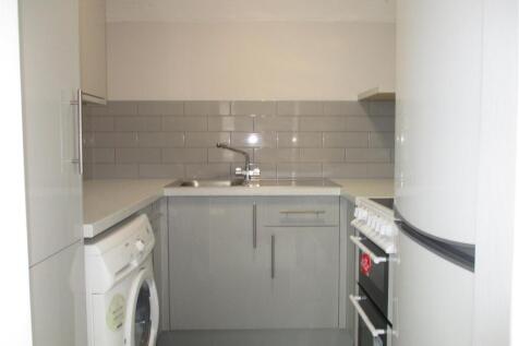 Williams Close, ADDLESTONE photo 4