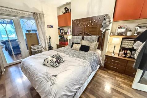 117 front - Owner bedroom.jpg