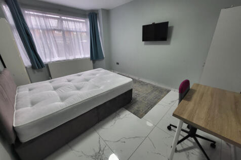 1-bed semi-detached on Clarence Road, Manchester. M13 0ZE, £625/mo