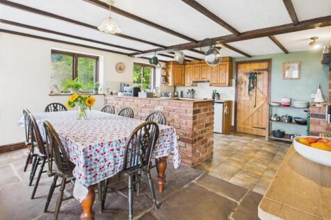 OPEN PLAN KITCHEN/DINING ROOM