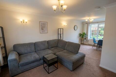 Lyneham Gardens, Maidenhead, Berkshire, SL6 photo 3