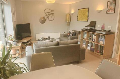 LOUNGE / KITCHEN