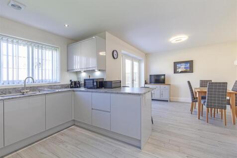 Superb Dining Kitchen