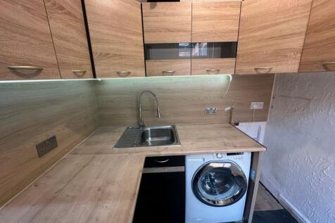 39 High Street, Worsbrough photo 3
