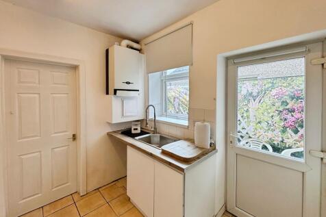 Pengam Road photo 5