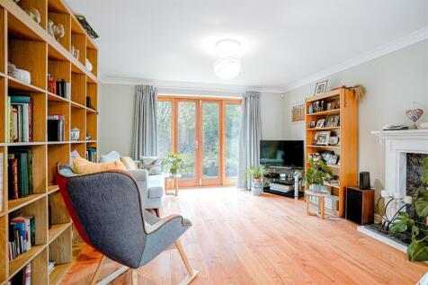 12A Copperfield Way, Burwell-15.jpg