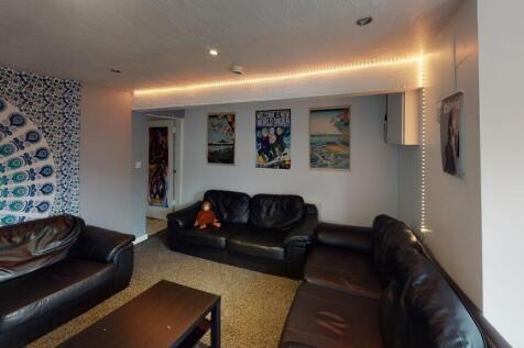 7-bed house on Queens Road, Hyde Park, Leeds LS6 1HU, £3,745/mo