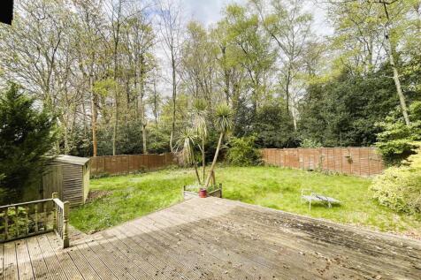 1a Fitzroy Close garden.jpeg