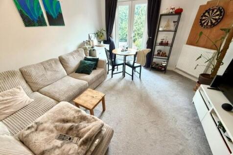 LIVING ROOM.jpg