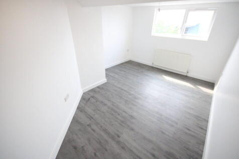 Belle Isle Road, Leeds, LS10 2DH photo 3