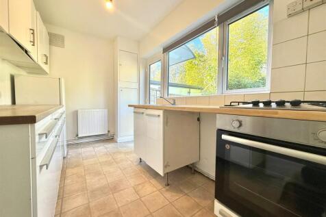 Turnpike Lane, Uxbridge, UB10 photo 3