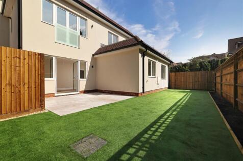 1-CobhamRd-Apt-2-Garden-7907.jpg