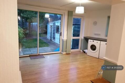 Charcroft Gardens, Enfield, EN3 photo 4