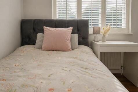 5 bed town house to rent Beaumont Road, Purley CR