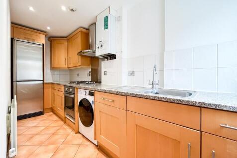 kitchen (1 of 1).jpg