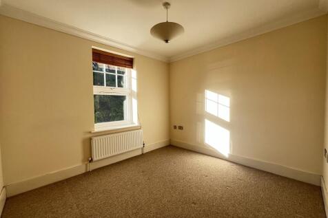 Second bedroom (1)