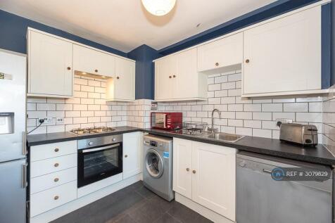 3-bed flat on Macaulay Road, London, SW4, £3,500/mo