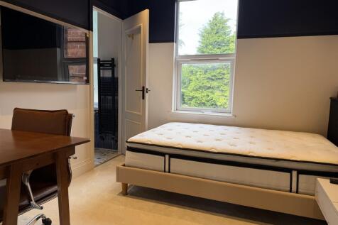 Luxury Student House // 6 Bed  & 6 Bath // 2027-28 photo 4