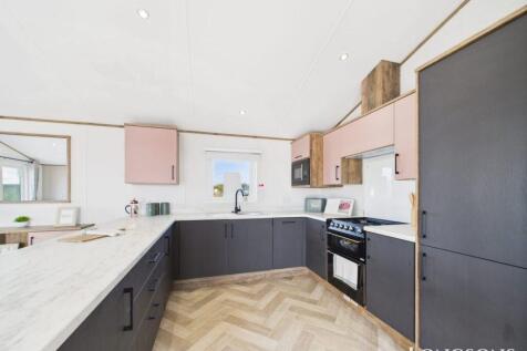 Cam02173g0 Pr0274 Still043