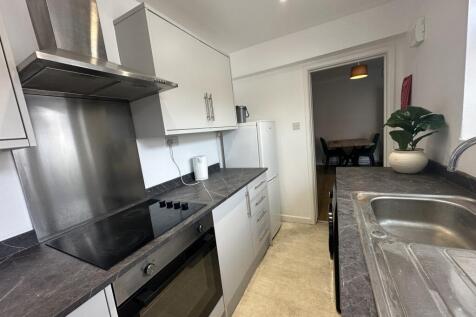 Kirkby St // 2 Bed +2 Study Rooms // JUN 2027 photo 4