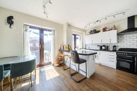 Kitchen diner angle 1