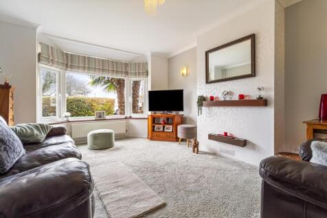 2 Meadow Close-001.JPG
