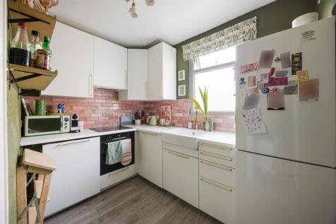 Lea Bridge Road, E10
