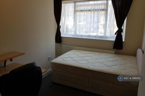 Lynwood Avenue, Egham, TW20 photo 3