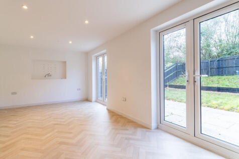 Open plan kitchen/dining room
