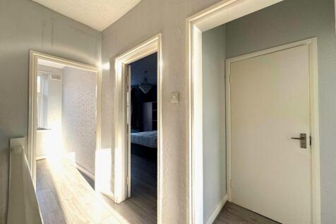 Maybank Avenue  (...