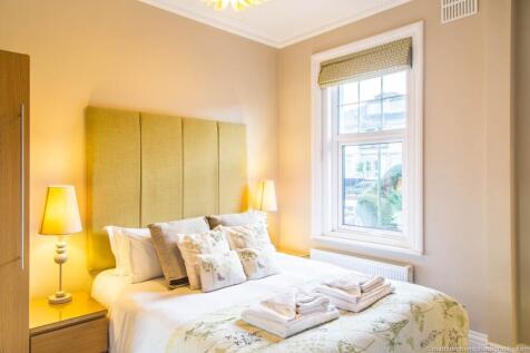 Apartment 4 Bedroom 3 1.jpg