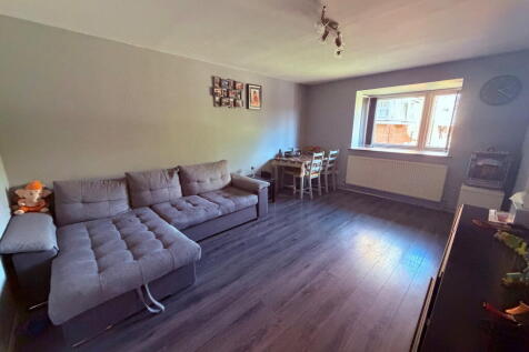 Makepeace Road, Northolt, UB5 5UH photo 2