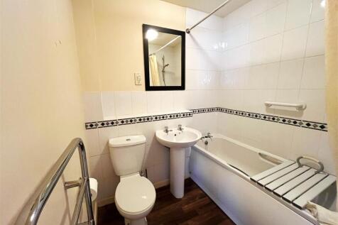 Bathroom.JPG