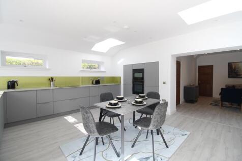 Kitchen/ Lounge