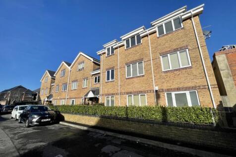 2-bed flat on Lampton Court, 12 Lampton Gardens, Bournemouth, Dorset, BH9, £1,175/mo