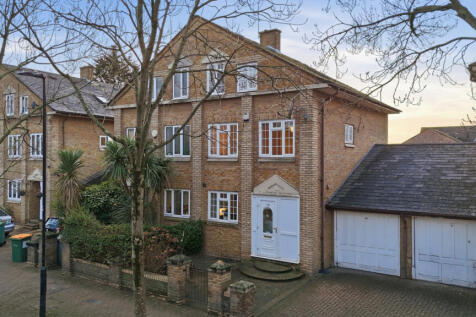 Spacious 4 bed, 2 Bath Semi-Detached House