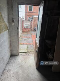 Old Mold Road, Wrexham, LL11 photo 5