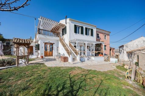 Garden to house