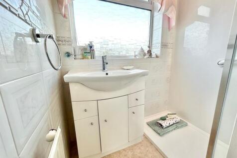 Shower Room.jpg