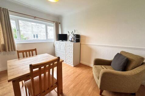 Holly Court, Bognor Regis photo 3