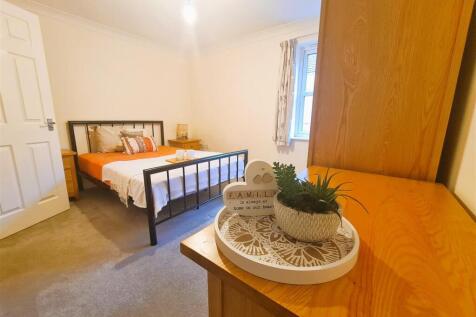 Primary Bedroom.jpg