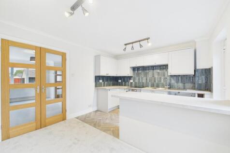 CAM02023G0-PR0184-STILL017