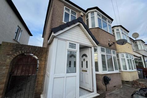 Large Newly Refurbished 3 Bedroom House